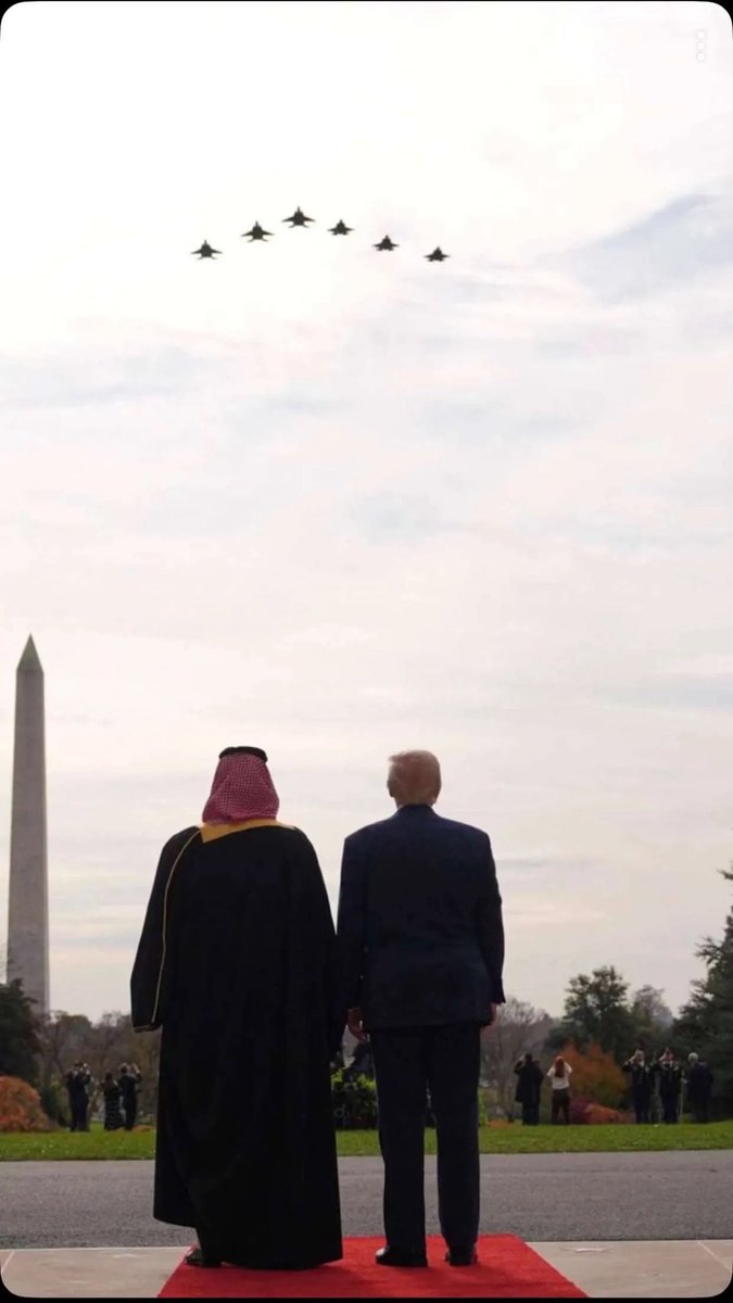 سيّد الشرق من جاله ليا جاله
اعرض الطايرات وزيّن الفرشه

اشهد ان الزعيم النادر لحاله
البشر تدّهر والارض منخرشه
-سلطان بن بتلاء-
 #محمد_بن_سلمان_في_واشنطن