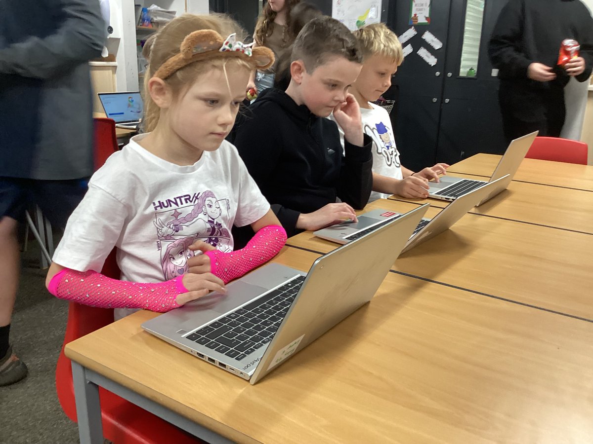 Westfield_PS's tweet image. Our Digital Leaders are offering a lunchtime coding club and have been independent and responsible in leading the learning 💻