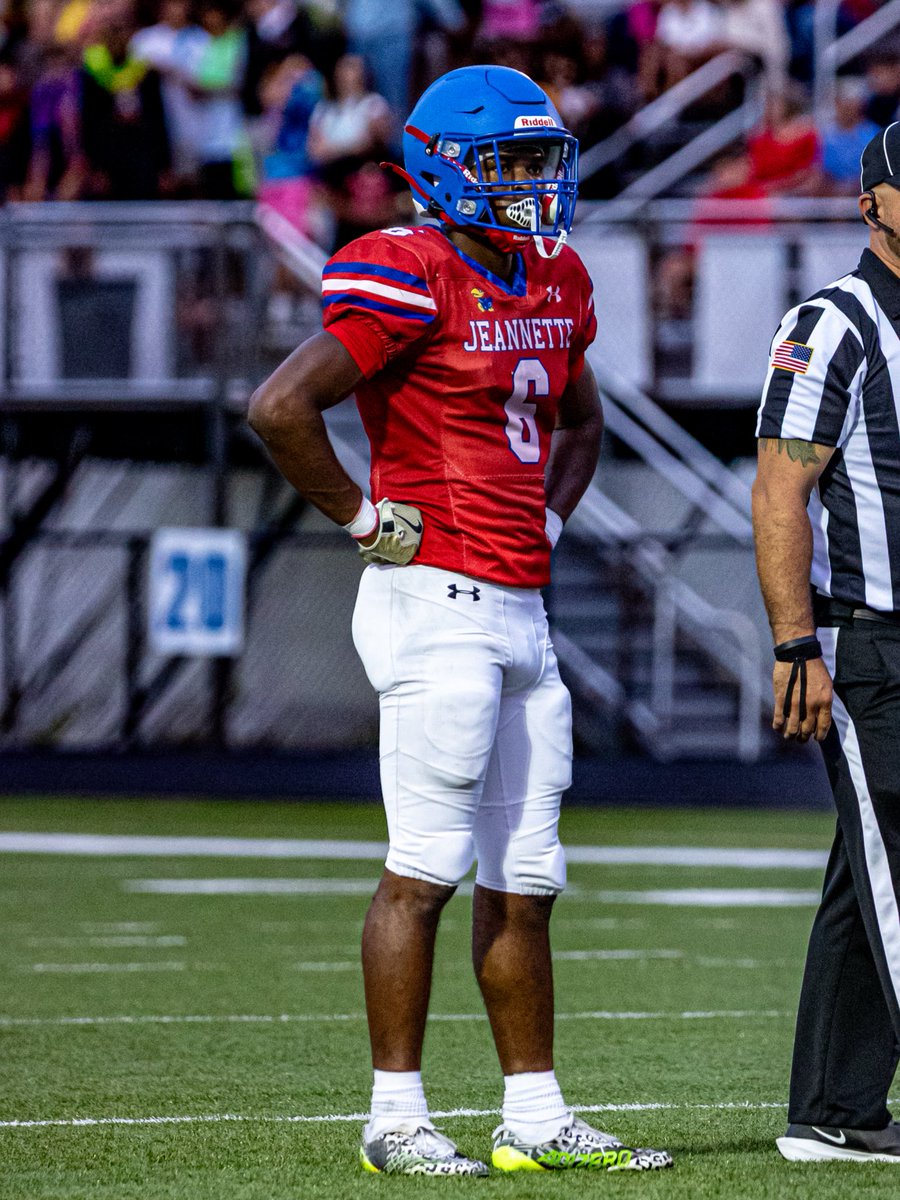 Mendoz4Nick's tweet image. Senior season highlights 
8 Tds
460 YDs
65 Tackles
50 solo
6 sacks
1 int
@t_paulone13 @Jeannette_FB @RSPFpa @WestmorelandSN @PA_TodaySports @Cover3_ATH @BillBeckner @PickerWally @210ths @WPIAL_Insider @TheWPIALEdition @PRZVicCastillo 

( hudl.com/v/2TDVbH )