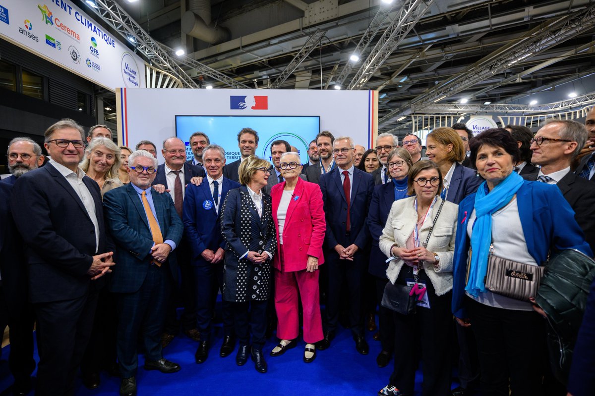 Ecologie_Gouv's tweet image. Inauguration officielle du Village Territoires et Écologie en présence de @FrancoiseGatel, @VincentJeanbrun, @MathieuMlefevre, @CathChabaud, Michel Fournier, et de dirigeants des établissements publics et des DG des ministères.
RDV jusqu&apos;au 20/11 !
👉ecologie.gouv.fr/rendez-vous/sa…