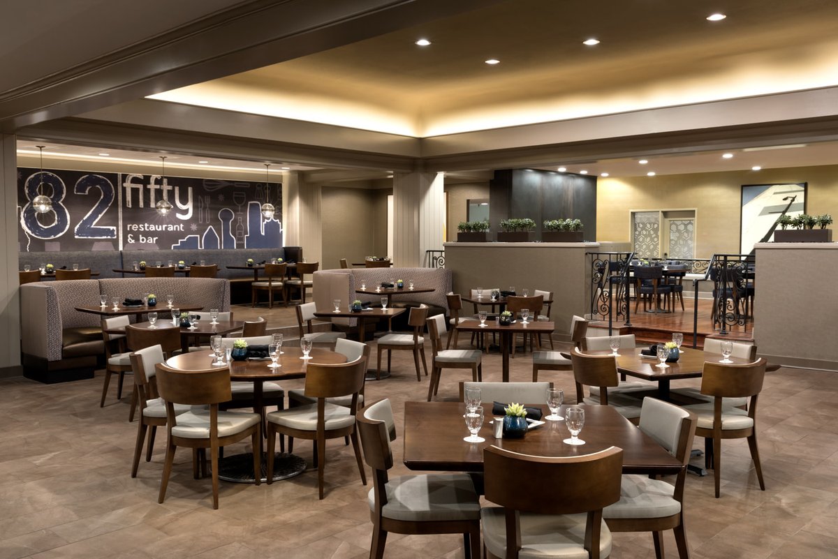 DoubleTreeDCC's tweet image. Raise a glass at our signature onsite eatery, 82fifty Restaurant and Bar! 🍸🍽️

After a long day of exploring, traveling, or visiting family in the Dallas area - kick back and recharge with fresh dishes, local craft beers, and your favorite cocktails.