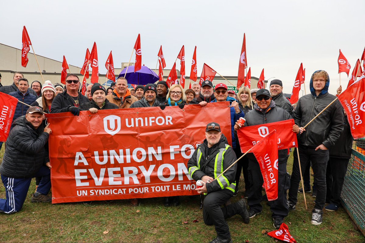 UniforTheUnion's tweet image. Locked-out Local 195 members at Titan Tool &amp;amp; Die marked 100 days with a city-wide caravan that sent a clear message: workers are united, strong, and not backing down. This fight is about respect, fair bargaining, and protecting good jobs in our community.  #canlab #cdnpoli