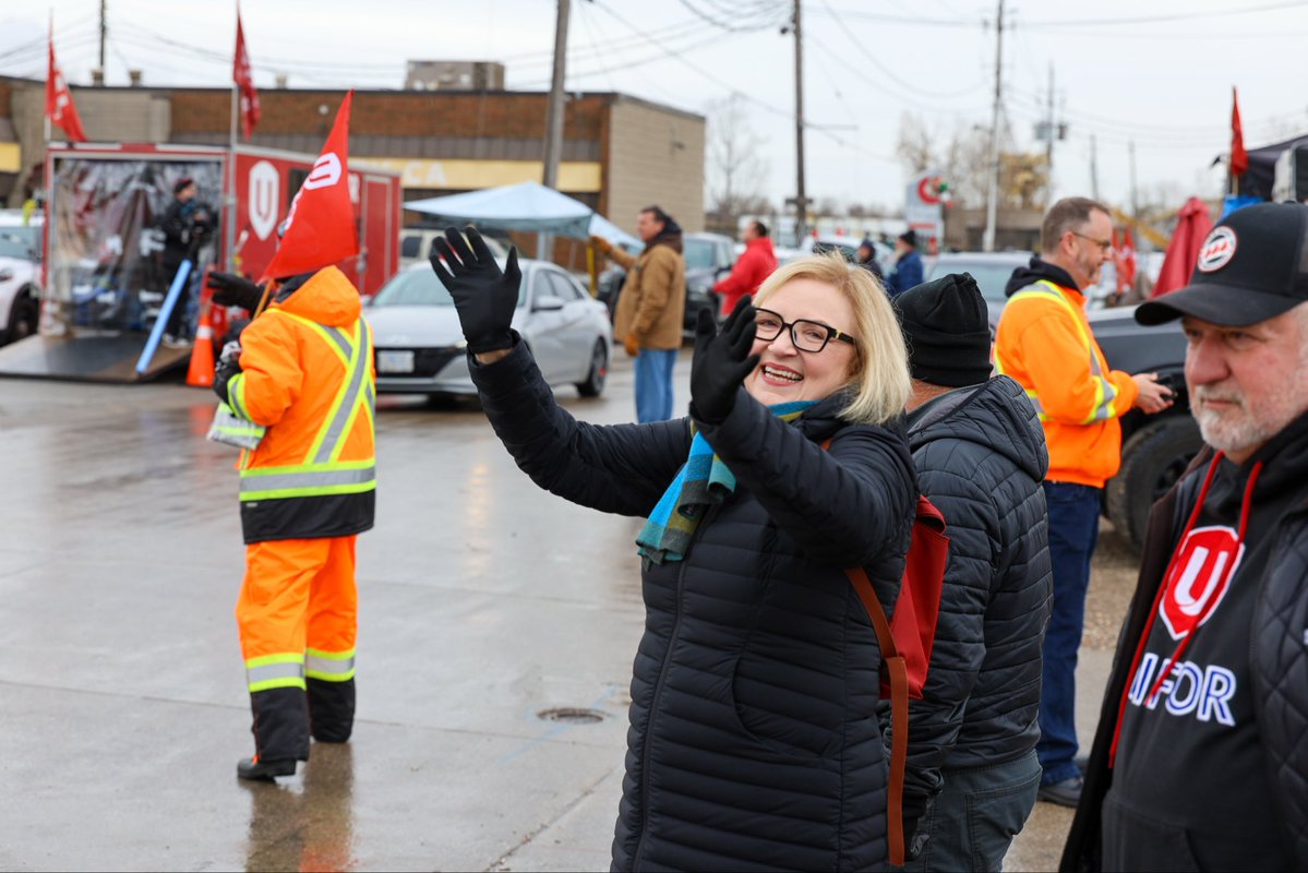 UniforTheUnion's tweet image. Locked-out Local 195 members at Titan Tool &amp;amp; Die marked 100 days with a city-wide caravan that sent a clear message: workers are united, strong, and not backing down. This fight is about respect, fair bargaining, and protecting good jobs in our community.  #canlab #cdnpoli