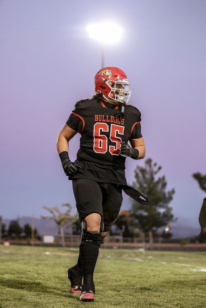 JdNotarianni65's tweet image. Full senior year highlights!! @OakHillsFootba1 @NickMonica63 @coachmetty @rickroan65  

hudl.com/v/2TDitX