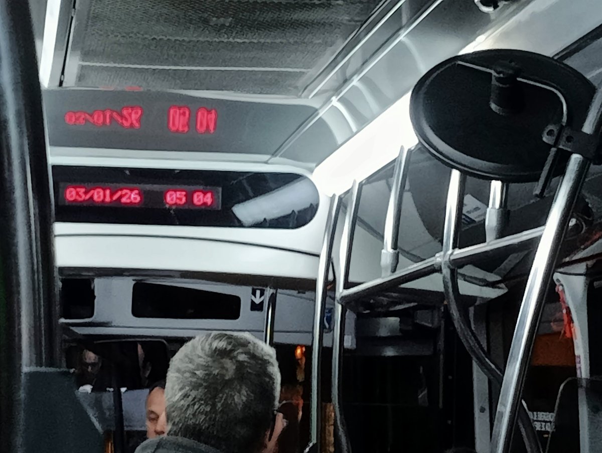 Alfonso_Anso's tweet photo. @heraldoes @periodicoaragon @aragontv Foto tomada en uno de los autobuses de la flota de @tuzsa concretamente el 42, hoy, 18 de noviembre de 2025, a las 18:38:55. Obsérvese la fecha y la hora. https://t.co/NG7tMXf6Rk