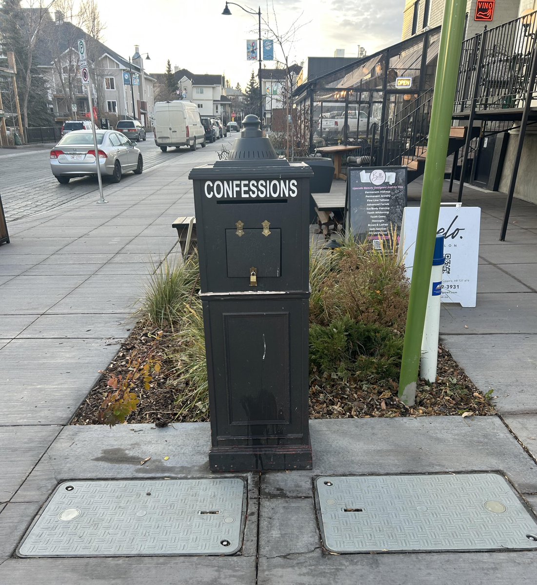 PortalToZeus's tweet photo. jerking it into the slot of the streetside confession box, ayayay https://t.co/4RgKXlE47v