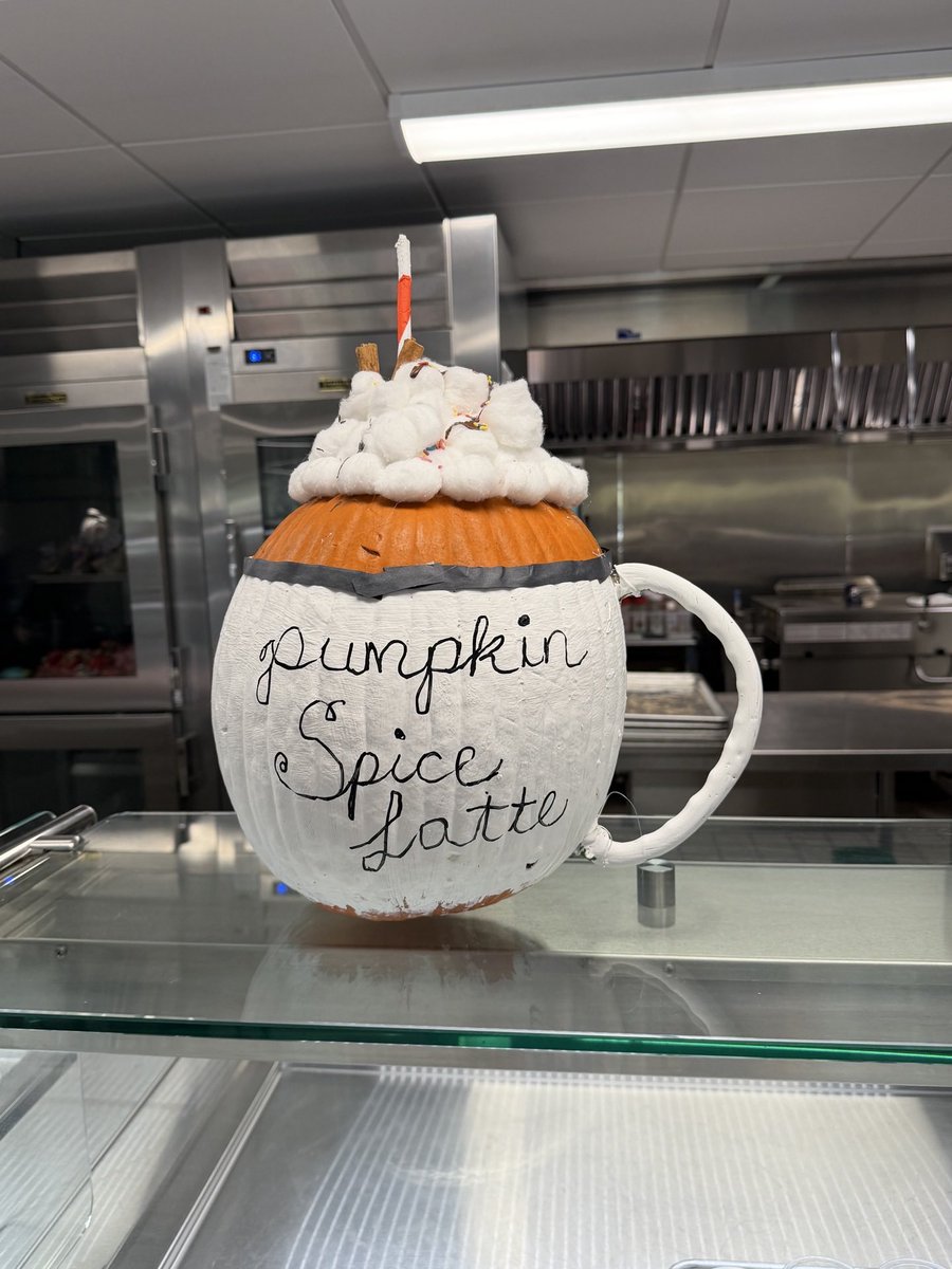 NancyGarciaAP's tweet image. I heard cafeterias across the district are having a contest…check out what the Silberstein cafeteria team created! #SilbersteinStars #SilbersteinES #pumpkinspicelatte
@tangaytan @SilbersteinES