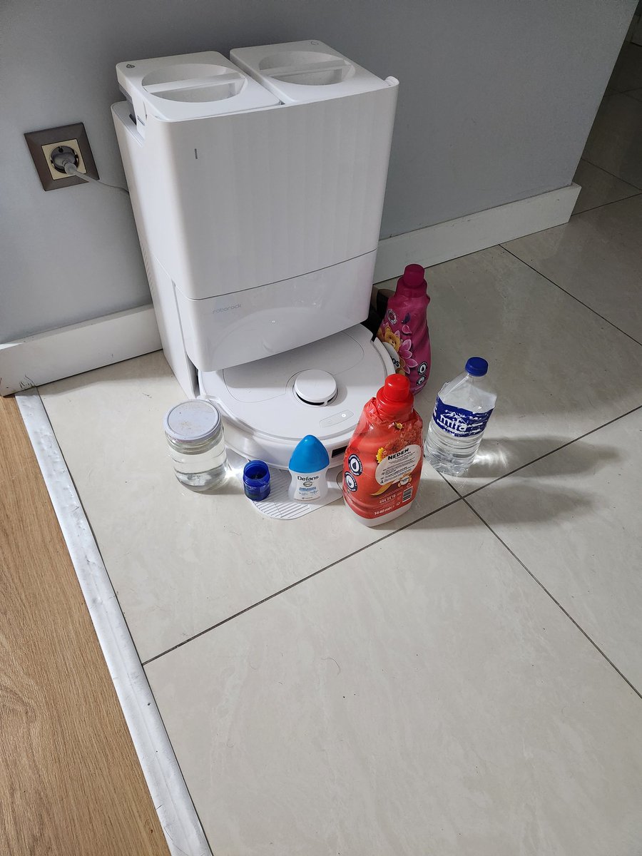 Evet robot supurge aldim. Kediden korkumuza calistiramiyoruz. Supurgeyi korktugu seylerle koruyoruz.