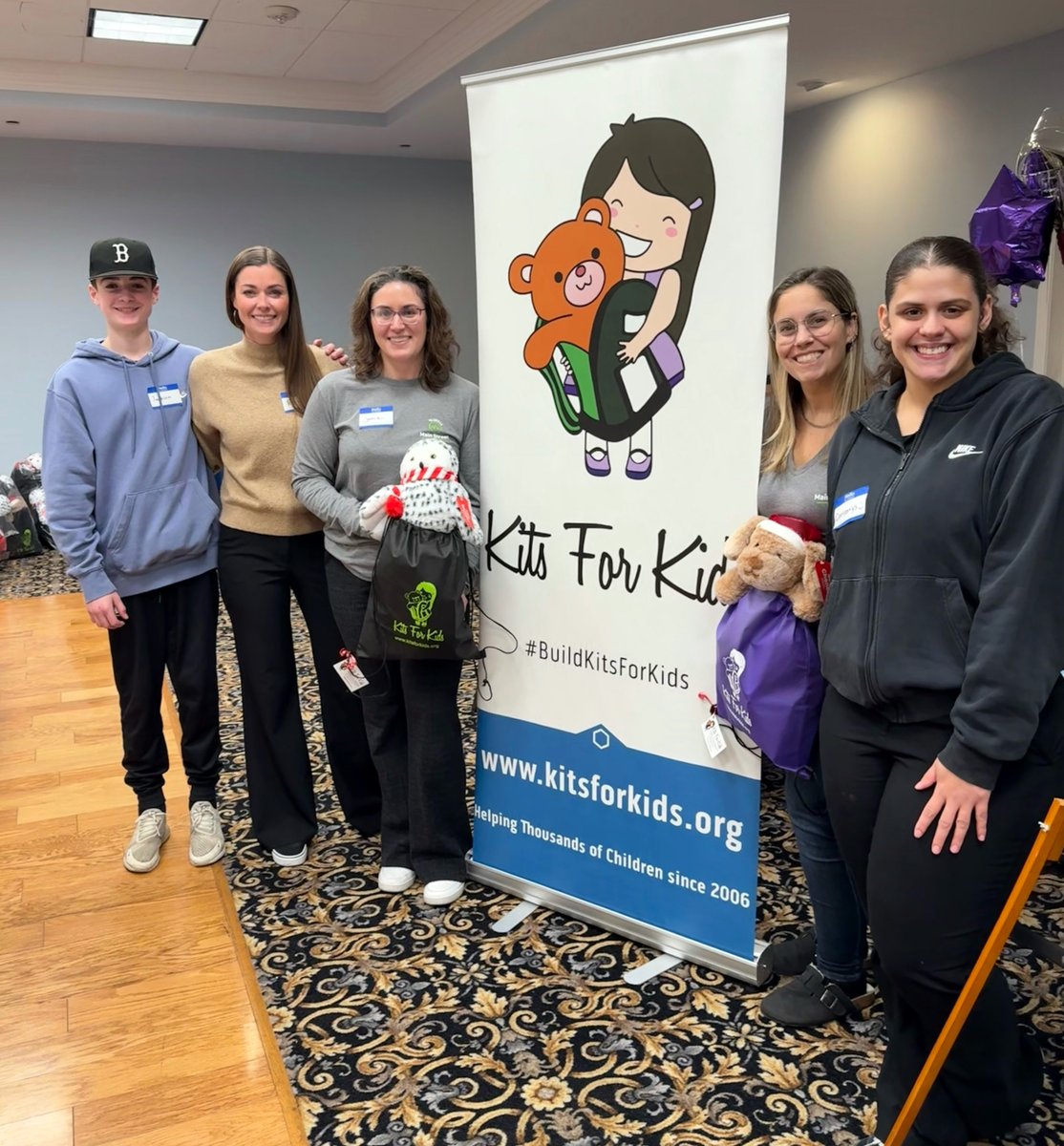 BankMainStreet's tweet image. Main Street Bank supports @PackKitsForKids in their mission to help children in need. Through a $5,000 grant from our foundation, volunteers assembled 400 kits with toys, comfort items, and hygiene products. #CommunityFirst #KitsForKids #GivingBack