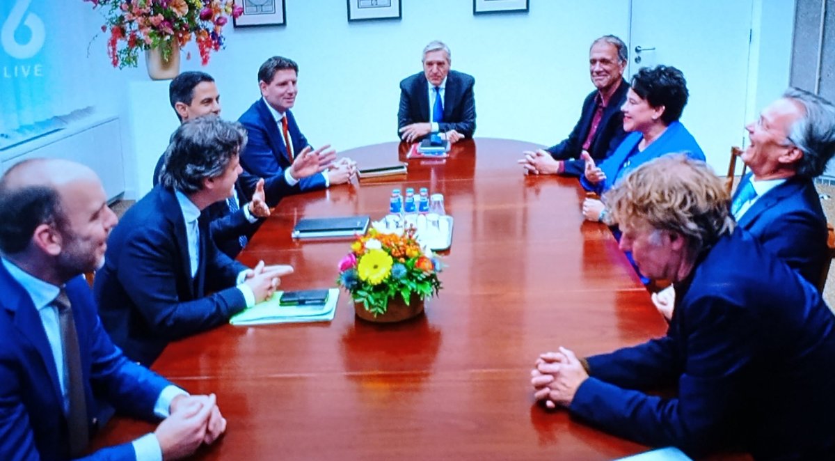Bilderberger Dijksma aan de formatietafel...

Het is traditiegetrouw weer een elitair feestje.