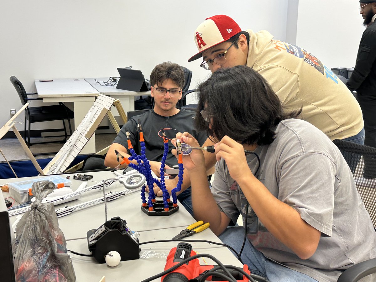 UHEngineering's tweet image. Hosted at the Create @UH Lab. Dr. Jami Kovach gave  UH Energy Industry Crawfish Boil committee members an up-close look at how they are preparing students for career success.
 
Tap the link to become a sponsor or secure your tickets today!
fundraise.givesmart.com/form/8yjkzQ?vi…