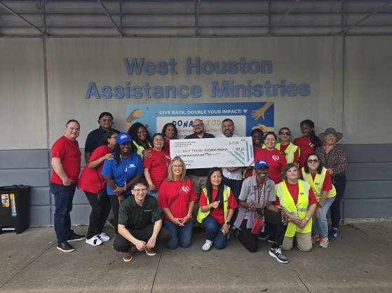 MemberSourceCU's tweet image. Our MemberSource Credit Union team had the honor of volunteering at West Houston Assistance Ministries for their Monday Super Food Distribution. 💚
Together with WHAM, we helped serve families in our community by packaging fresh produce and loading groceries for those in need.