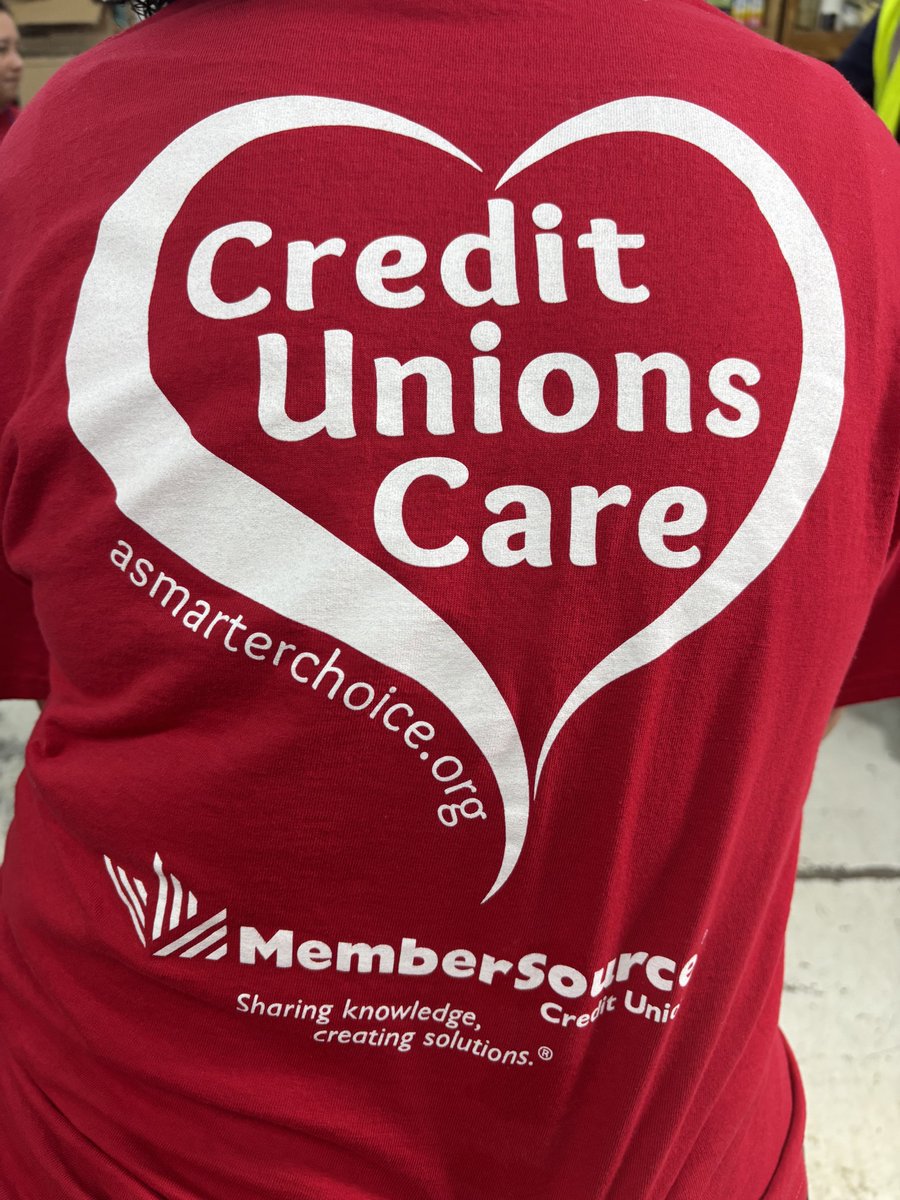 MemberSourceCU's tweet image. Our MemberSource Credit Union team had the honor of volunteering at West Houston Assistance Ministries for their Monday Super Food Distribution. 💚
Together with WHAM, we helped serve families in our community by packaging fresh produce and loading groceries for those in need.