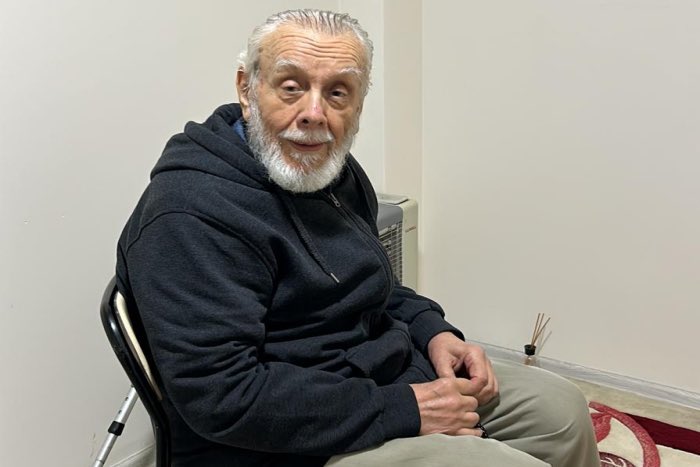 88 yaşındaki emekli öğretmen Uğur Öztaş, 8 yıl 9 ay hapis cezasıyla Menemen R Cezaevinde tutuluyordu. Ağır hastaydı. Defalarca bildirildi. Sonunda cezaevinde felç geçirdi.

Ölünce mi tahliye edeceksiniz!?

<a href="/adalet_bakanlik/">T.C. Adalet Bakanlığı</a> 

AİHMTürkiye Kararı