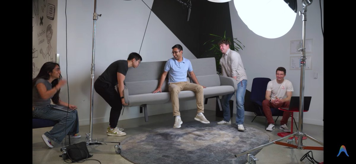 他们展示了最新的智能体IDE，但像这样的镜头甚至都没用AI。

非常接地气，尤其是对于一款名为“反重力”的产品来说👌