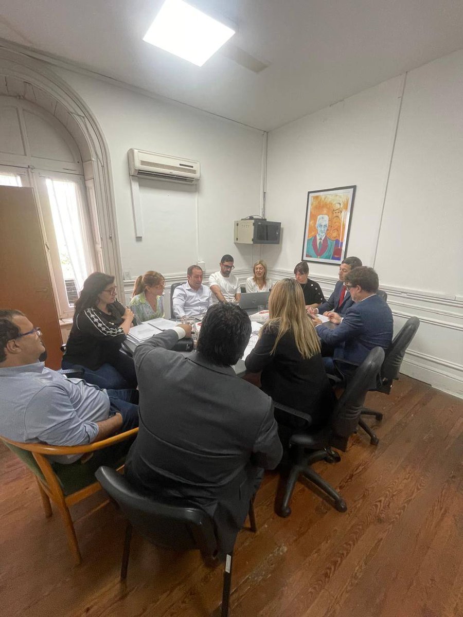 Los bloques legislativos de la UCR, Cambio Federal, PRO y la Coalición Cívica trabajamos en un dictamen propio sobre el Presupuesto y la Ley Fiscal Impositiva de la Provincia de Buenos Aires.

Lo hacemos con la firme convicción de darle al Gobierno provincial las herramientas que