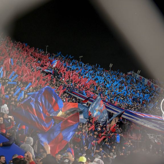 🔝 Superamos las 100.000 asistencias registradas por nuestros usuarios a los distintos partidos de nuestro club 🏟 

Buenas y malas siempre estuvo La Gloriosa 💙 ❤️