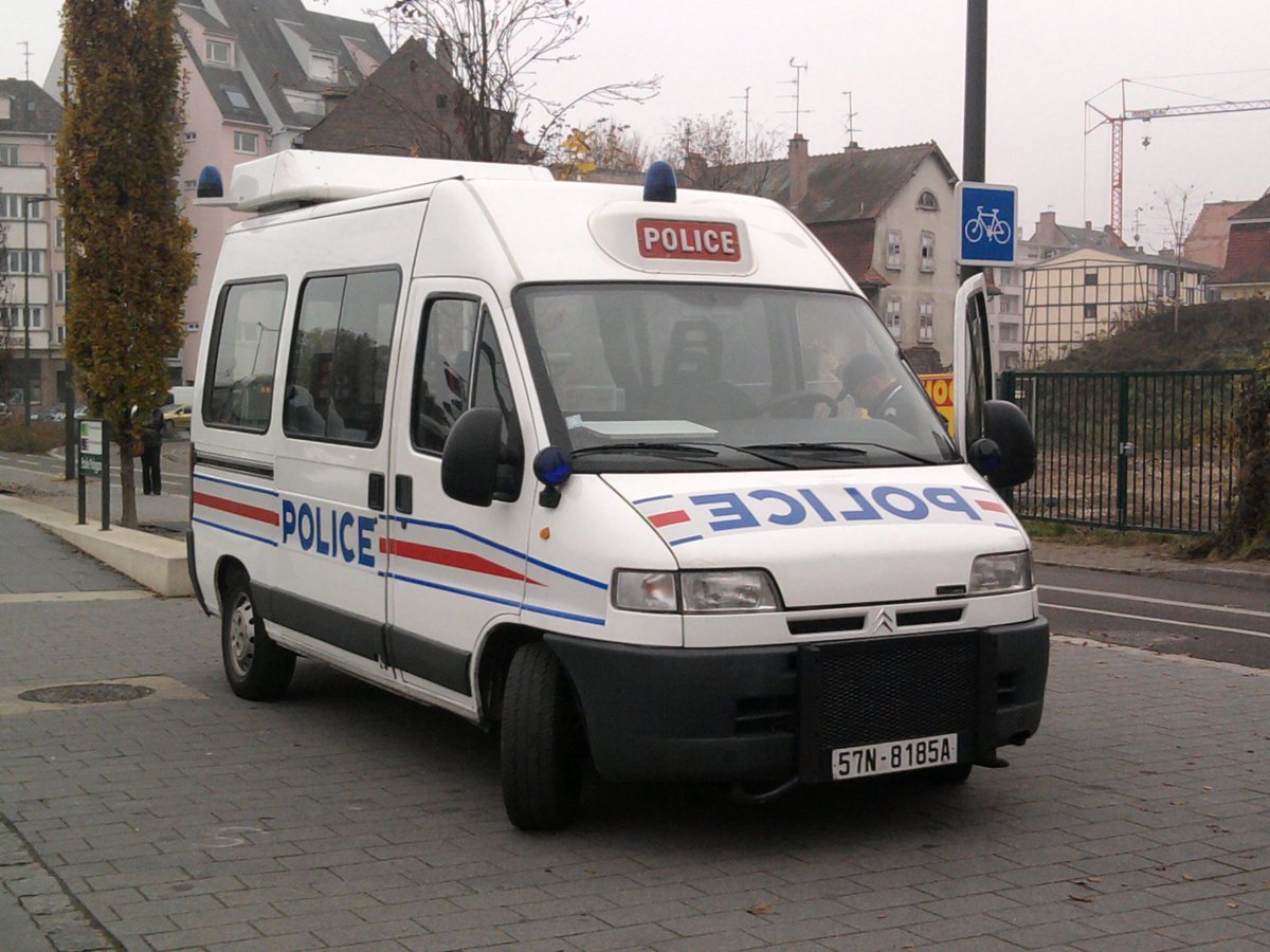 CitizenMediaFR's tweet image. 🔴🇫🇷👮‍♀️ ALERTE INFO 

Le 12 septembre 2025, à Bobigny (93), Bilal, mineur de 15 ans, a été interpellé par la CSI 93 lors d&apos;un emménagement familial. 

TABASSÉ PAR LES POLICIERS, il est descendu du fourgon « complètement DÉFIGURÉ, EN SANG, VISAGE MÉCONNAISSABLE »

Les agents lui…