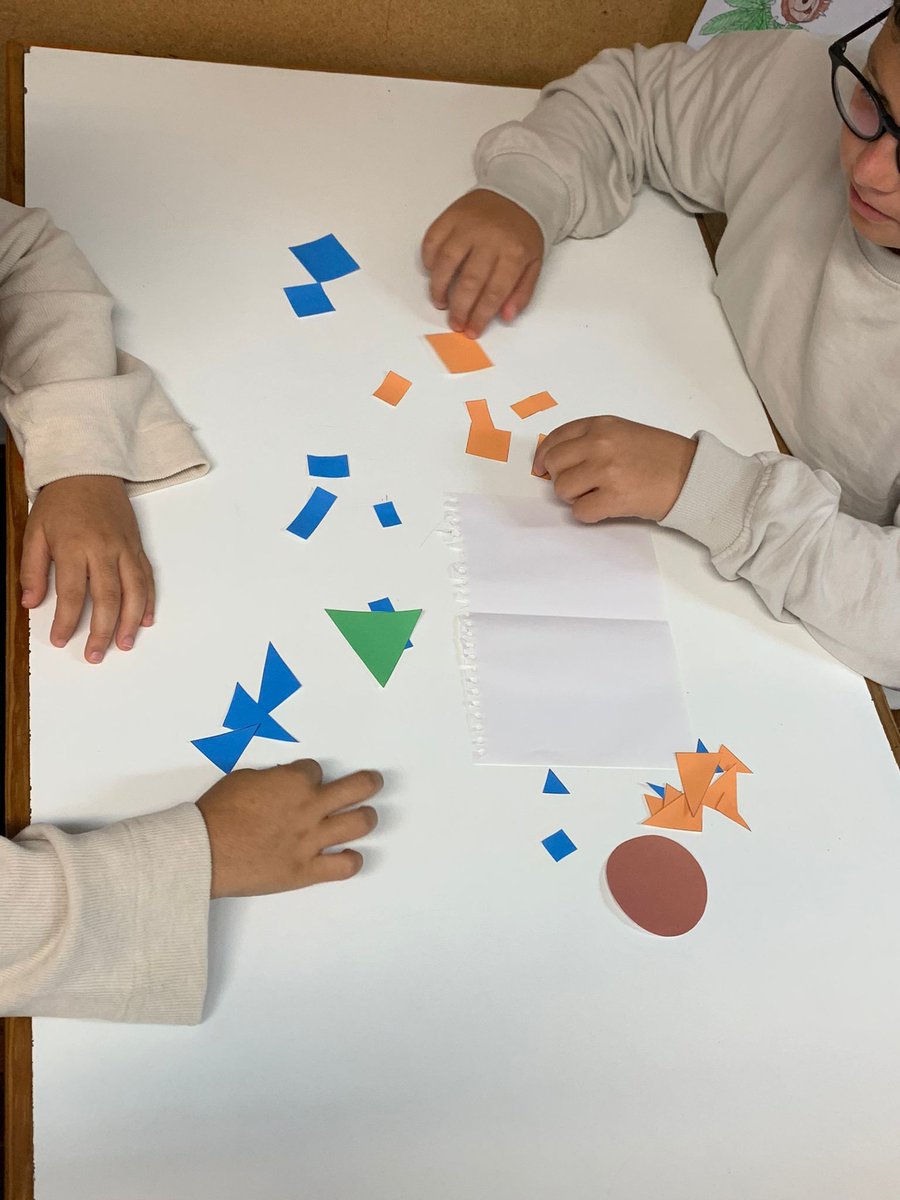 FhP_AICOS's tweet image. Back on his home island, researcher André Carreiro returned to Santa Maria to share the wonders of #science with local students! Part of #NativeScientist initiative “Scientist Reconnects with School”, the session sparked curiosity and inspired scientific thinking among children.