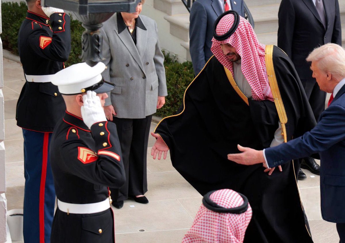 saudipopular's tweet image. بين الصورتين 75 عاماً من الهيبة والفخر ❣️