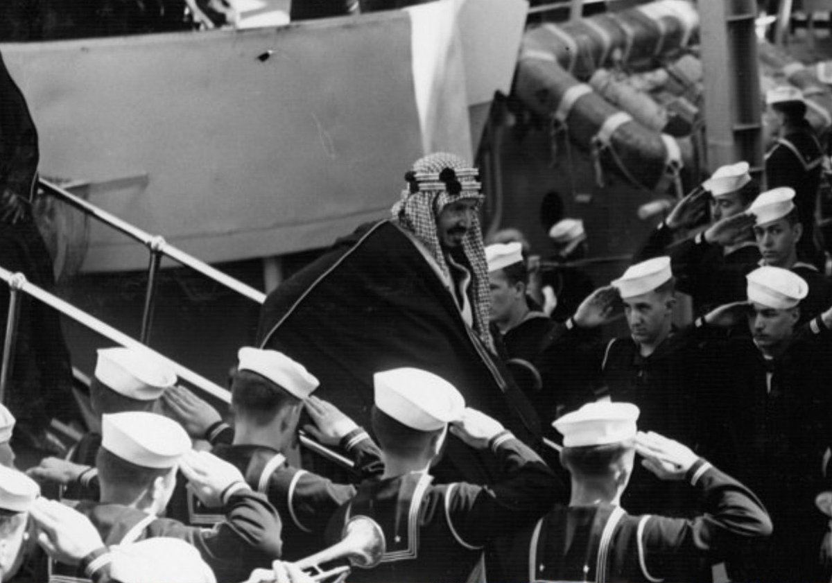 بين الصورتين 75 عاماً من الهيبة والفخر ❣️