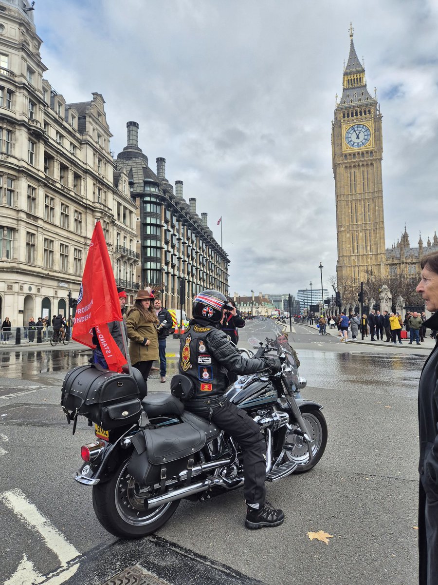 RobertClark87's tweet image. When I joined the Army all my instructors were Northern Ireland veterans. I owe these men &amp;amp; the generation that went before me much, for shaping the soldier and man I became.

It was important therefore to show solidarity with them today against the government&apos;s Northern Ireland…