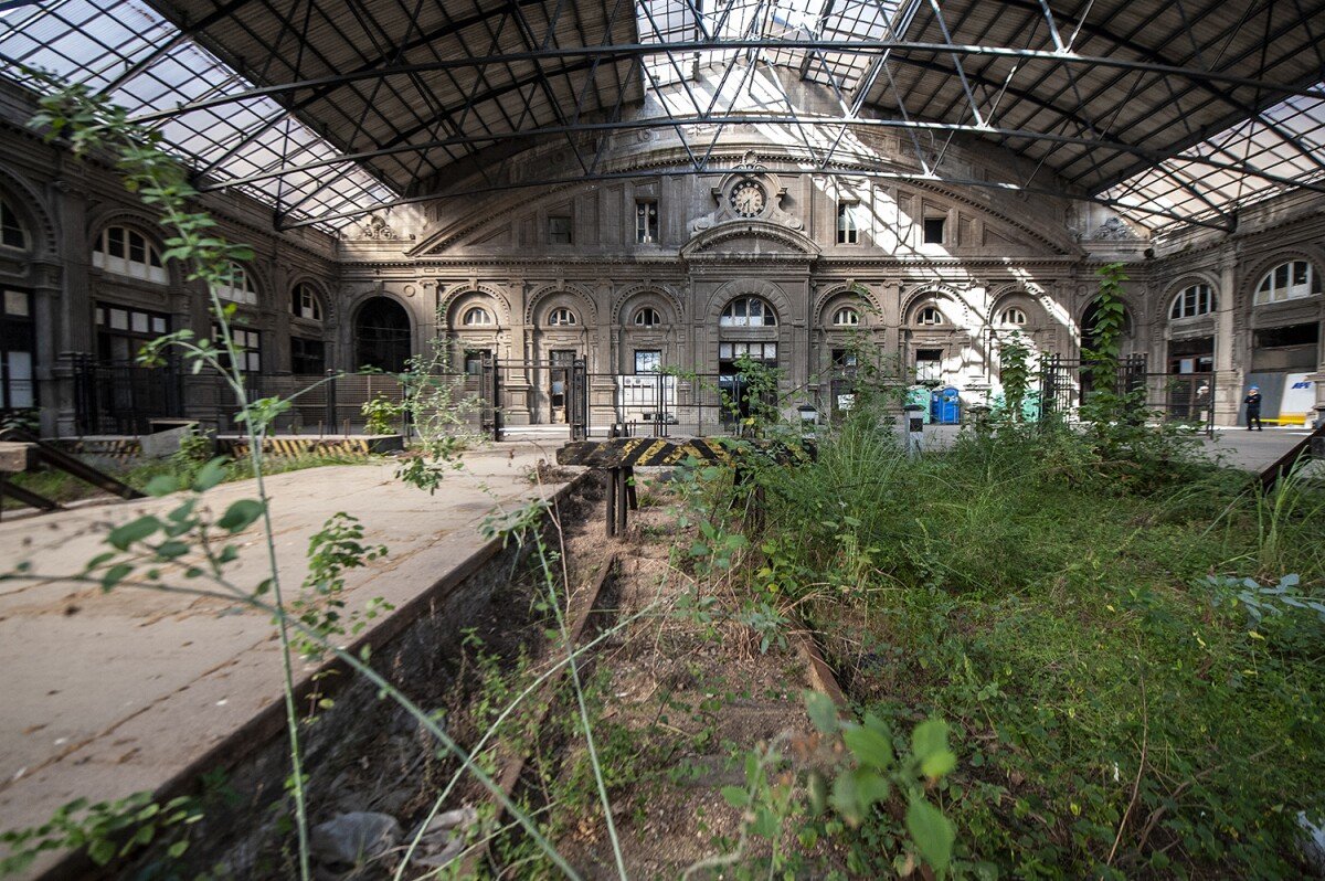 macahadoadrian's tweet image. en montevideo los zurdos estan gastando miles de dolares en exploracion del subsuelo, para hacer un subte, y no pueden mantener una estacion de trenes, o un tren que no necesita pozos de ningun tipo, todo es joda para robar la plata de todos.