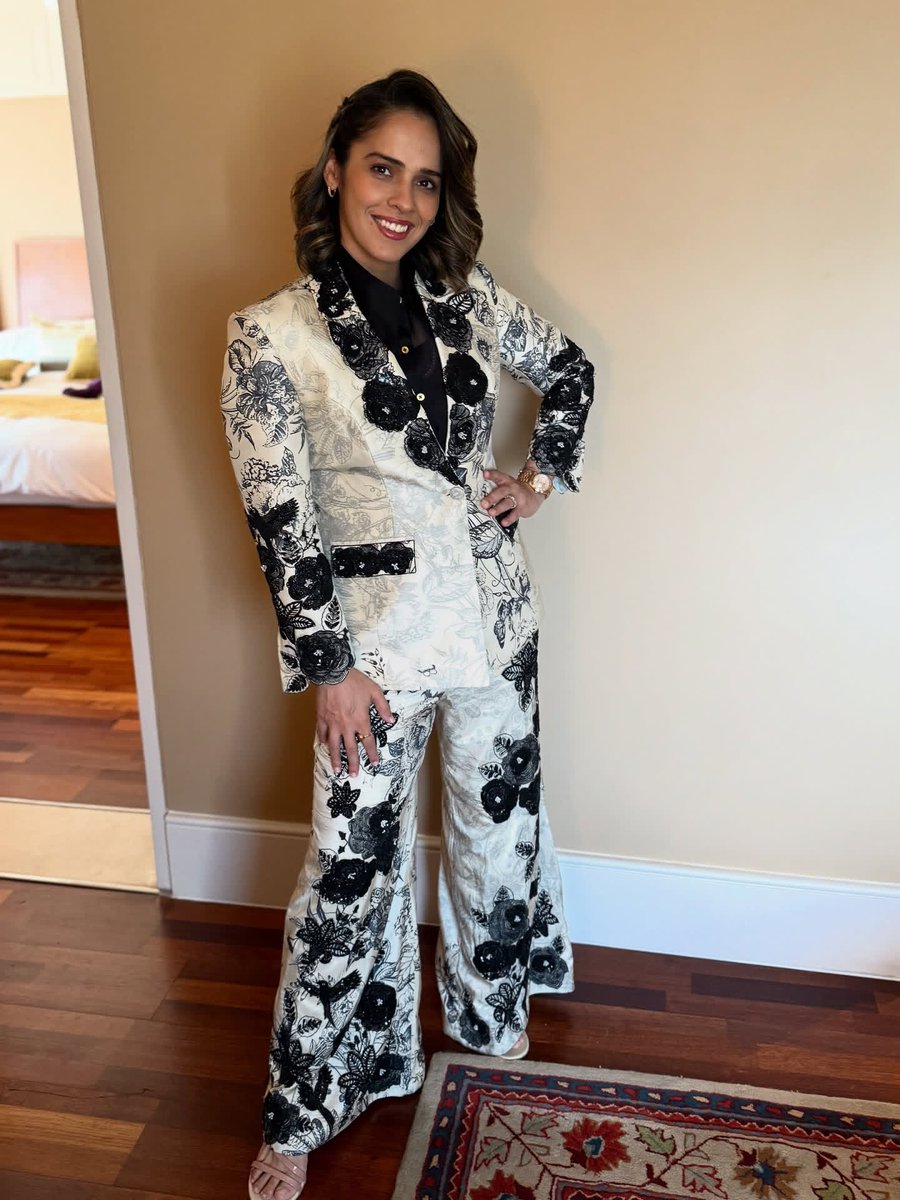 Weekendvibes_'s tweet image. Saina Nehwal 🤍🖤

#Saina #SainaNehwal