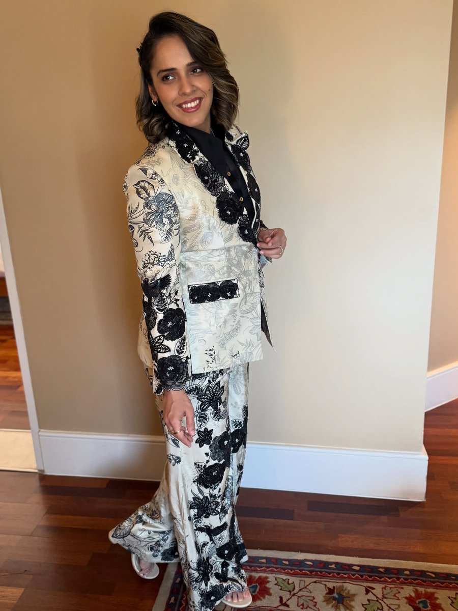 Weekendvibes_'s tweet image. Saina Nehwal 🤍🖤

#Saina #SainaNehwal