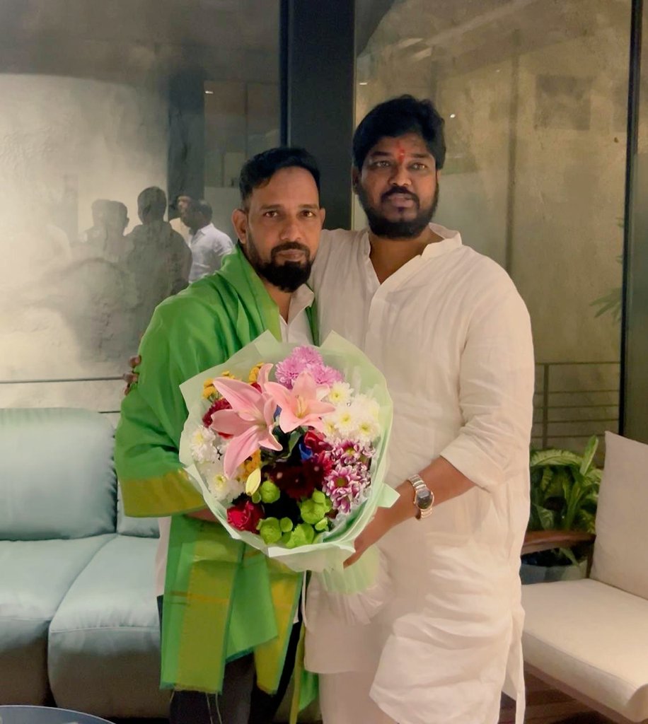 Jubilee Hills MLA Sri Naveen Yadav Garu met me today, and I extended my congratulations to him on his Jubilee Hills by-election win and
Also wished him a very Happy Birthday. 
May he continue to serve the constituency with dedication and commitment.

#JubileeHills #CongressParty