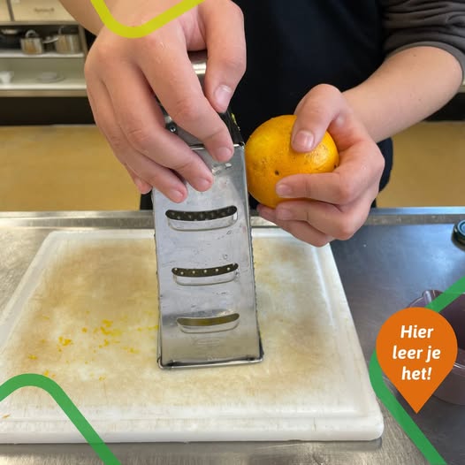 Laat uw kind duurzaam leren koken! 🌿
Bij Aeres VMBO Ede werken we met streekproducten: gezond, lokaal en leerzaam.
Kom langs op de Open Dag (21 nov) van 16 tot 20 uur.
#AeresVMBO #Streekproducten #OpenDag #Ede #GroenOnderwijs #voortgezetonderwijs #aeresvmboede #GroeneVeranderaar