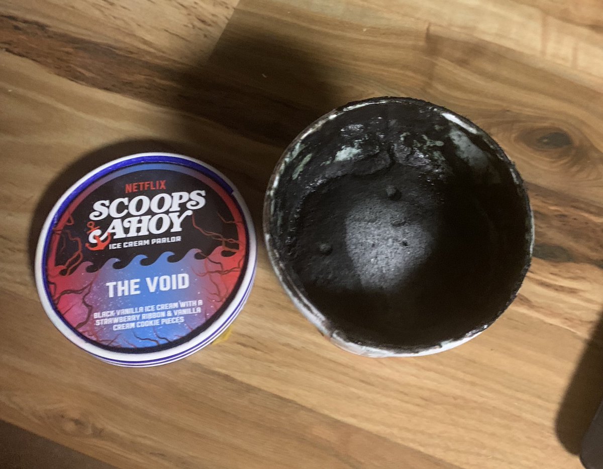 iSteezzzyy's tweet image. Dude I COMPLETELY forgot I had this ice cream in the freezer for 2 years