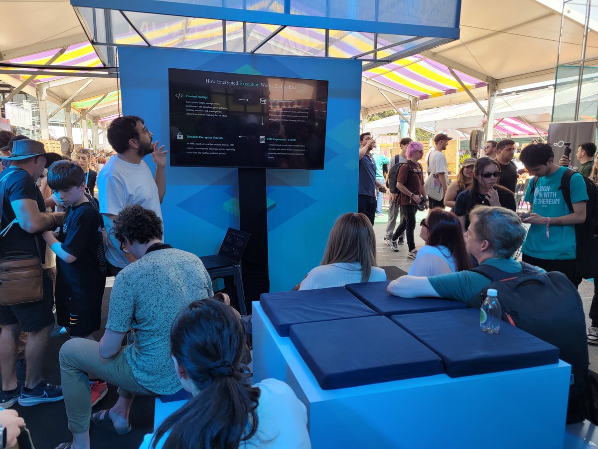 Swagtimus's tweet image. Our mini booth talks have been popping off 👌 catch the next one in an hour with @austingriffith to learn how to Kickstart your Solidity smart contracts with Arbitrum!