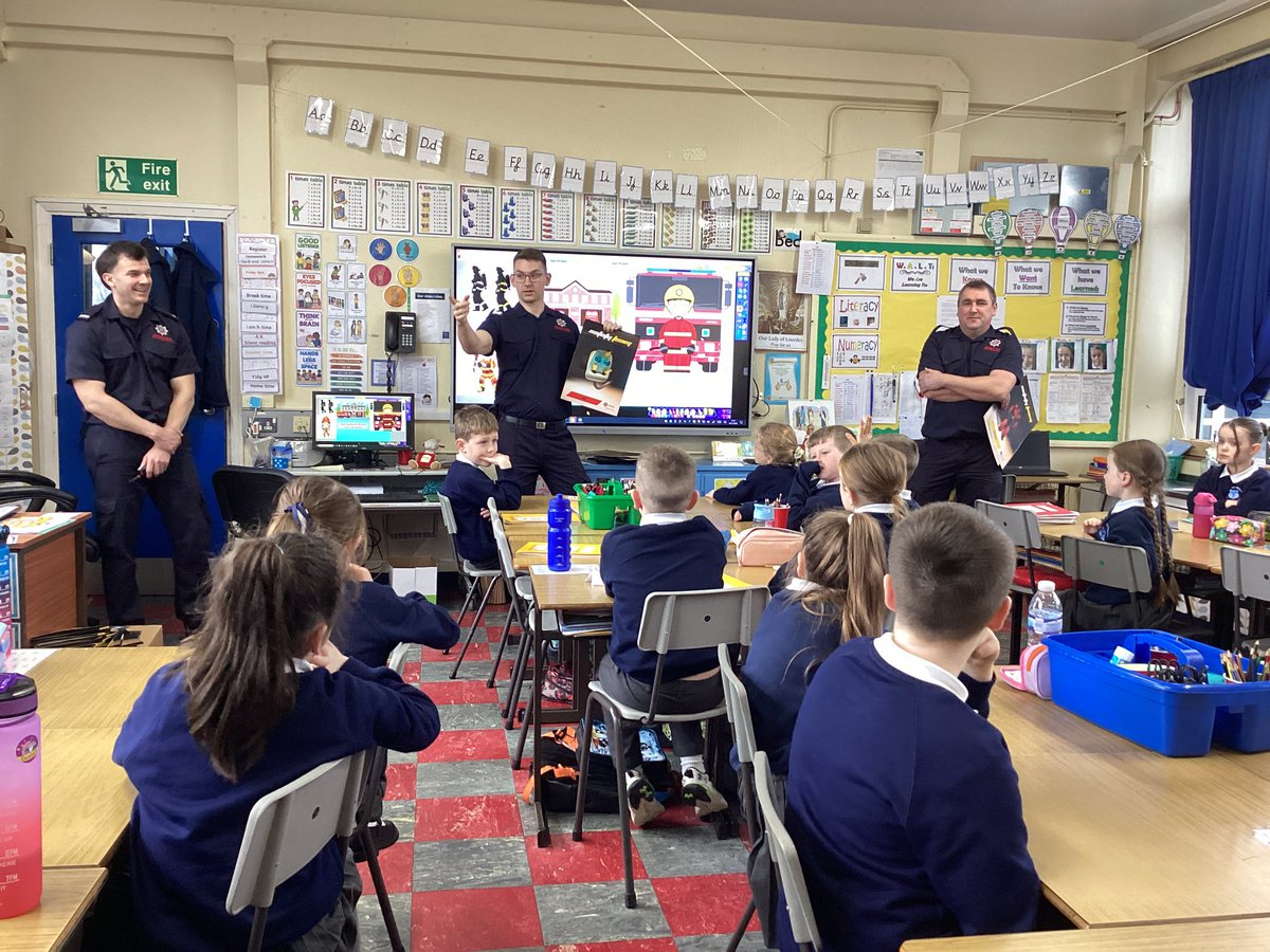 HolyChildPSBel's tweet image. 🚒 Springfield Road Fire Service visited P5 recently to help them learn about the common causes of a fire and how to stay safe in the event of a fire. 
Thank you for the fire safety packs they can use to talk to about fire safety at home👨🏽‍🚒👩🏻‍🚒 
@NIFRSOFFICIAL #SharingCaringLearning