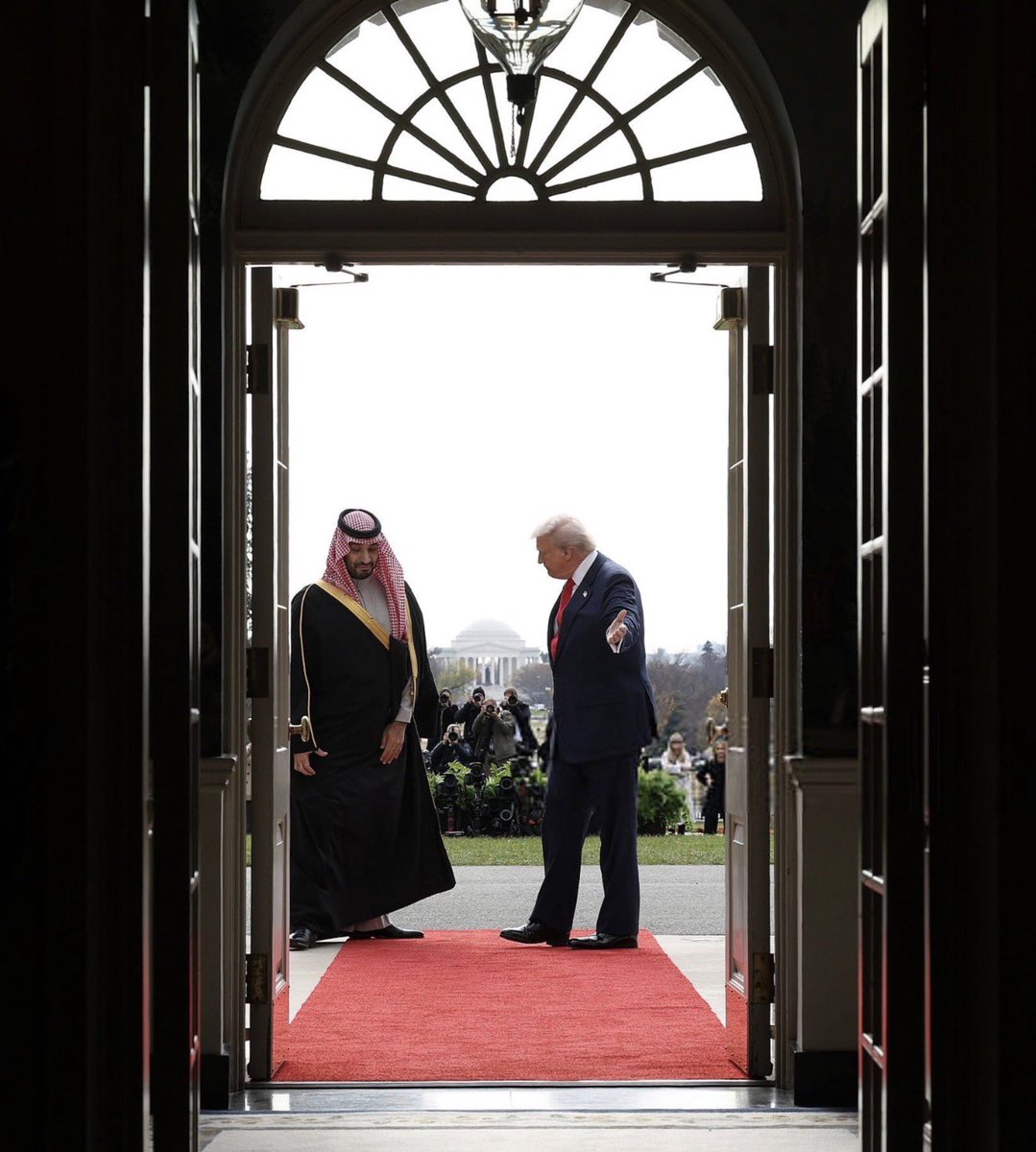 يقف لساني عاجزًا أمام وصف هذا المنظر المهيب مشهد لا تراه العين إلا في أفلام الخيال العلمي 

حفظك الله يا سيدي قائد الأمة وزعيم الشرق الأوسط