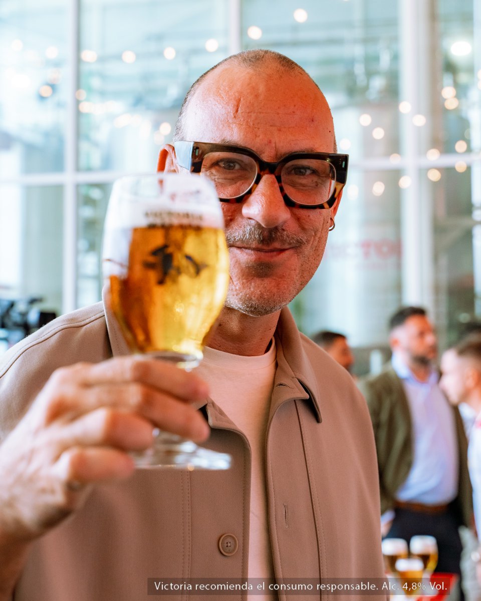 CervezaVictoria's tweet image. 🎉 De 466 participantes, 16 finalistas brillaron en la final del IV Concurso de Tiraje de Cervezas Victoria.

🏆 Campeón: Alberto Torreblanca (La Pera, Málaga). 🥈 Sergio Alcalá (Albalá, Cádiz).
🥉 Rafael García (Bar el Paso, Córdoba).

💛 ¡Felicidades!