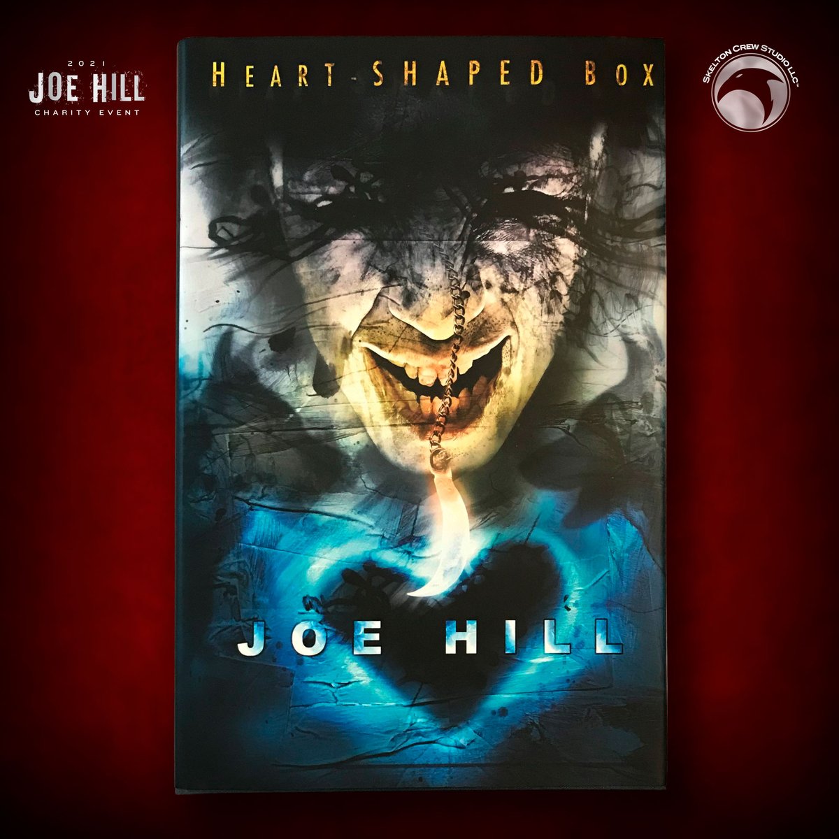 SkeltonCrew's tweet image. ICYMI...

Our Massive @joe_hill SIGNED charity book drop includes:

More than 40 titles — a first edition #NOS4A2 hardcover and more!

Joe’s proceeds head straight to the Redfearn-Hill Charity Fund, supporting good works in New England and all over.

📚 linktr.ee/SkeltonCrewStu…