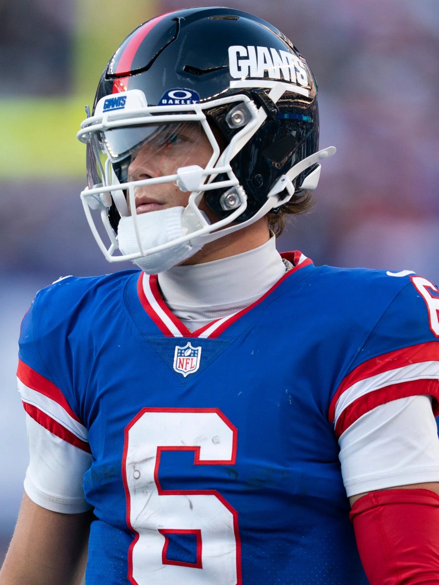 postcrabcore's tweet image. On a 1-10 scale: how much confidence do you have in Jaxson Dart being our franchise QB?