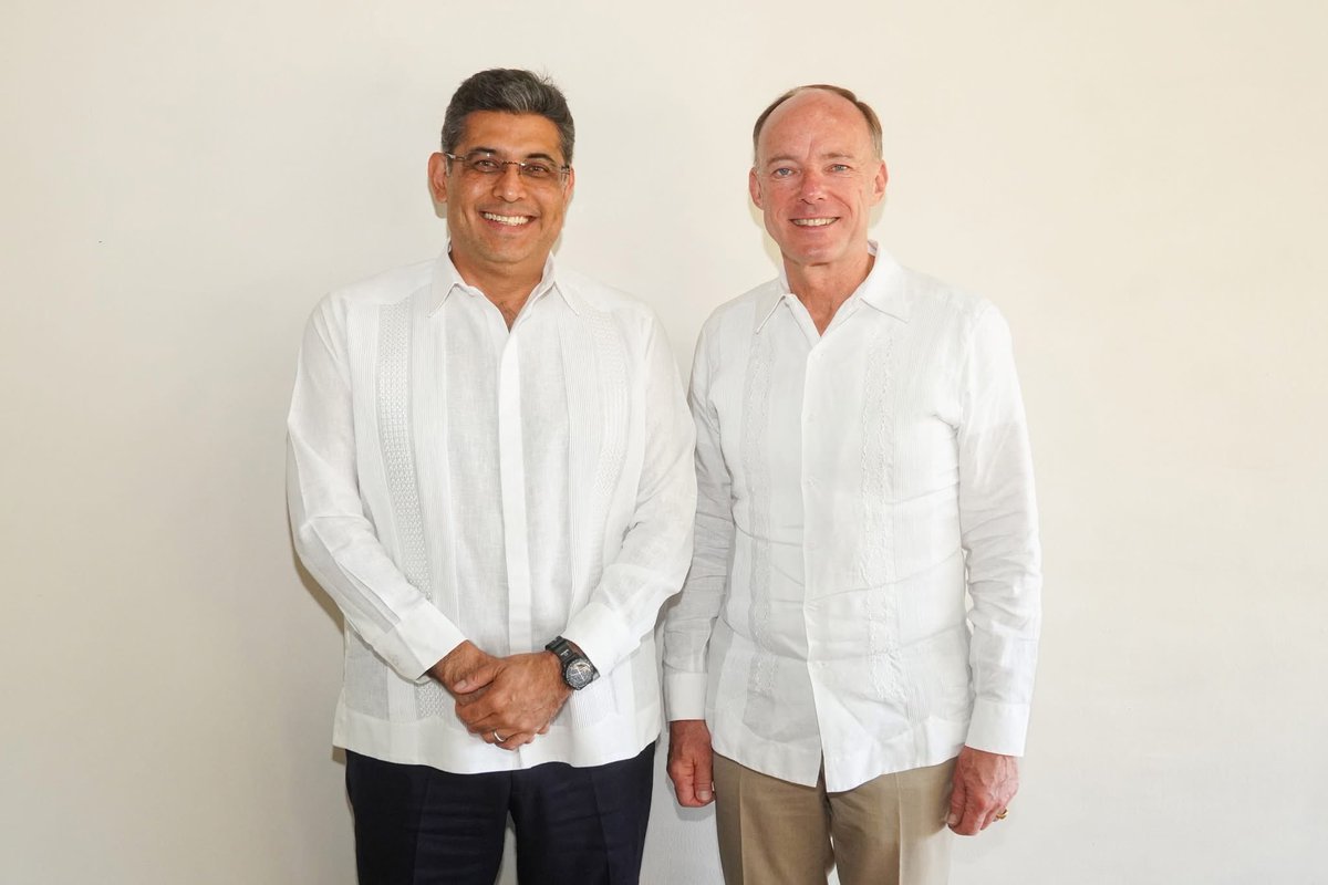 Recibimos a representantes diplomáticos y organismos internacionales que integran la #MCIG, para fortalecer la cooperación y el desarrollo en Oaxaca.  Santiago Wins Arnabal, Embajador <a href="/uruenmexico/">Embajada del Uruguay en México 🇺🇾🇲🇽</a>,
<a href="/AusEmbMex/">Rachel Moseley</a>, Embajadora de Australia, <a href="/driessen_andre/">André Driessen</a> embajador de <a href="/NLinMexico/">Embajada Países Bajos MX 🇳🇱🇲🇽</a>.