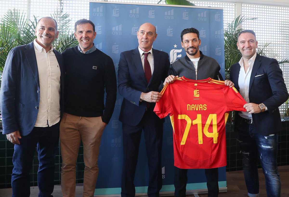 Gracias a Leyendas España por vuestra acogida y por vuestro regalo. Emocionante reencontrarse con tantos y tan buenos amigos

<a href="/leyendasespana/">Leyendas España</a>