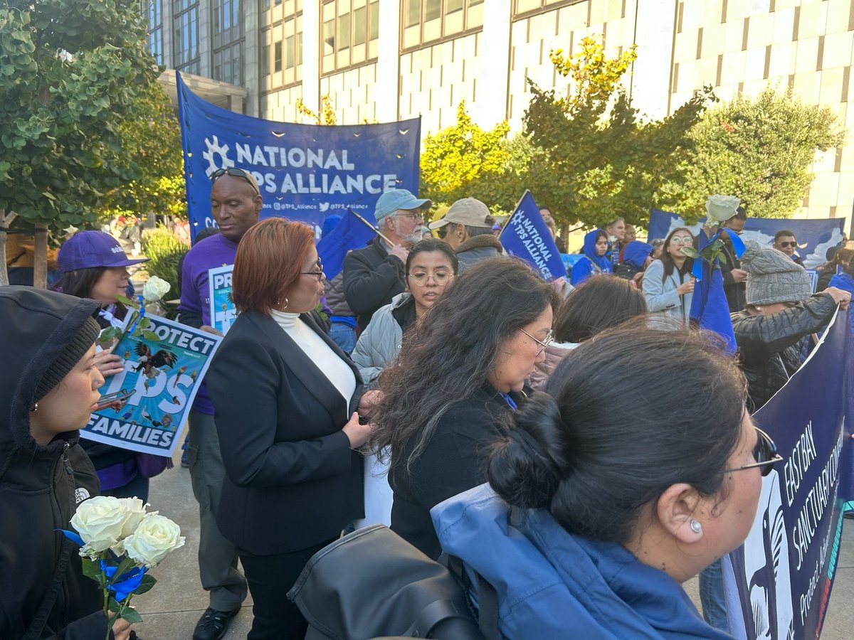 iAmericaorg's tweet photo. We’re outside the federal court in San Francisco for a case challenging the Trump administration’s move to end Temporary Protected Status (TPS). Because when protections are stripped from some of us, it harms all of us! #WeMakeAmericaWork #TPSjustice https://t.co/UneEwoUBPM