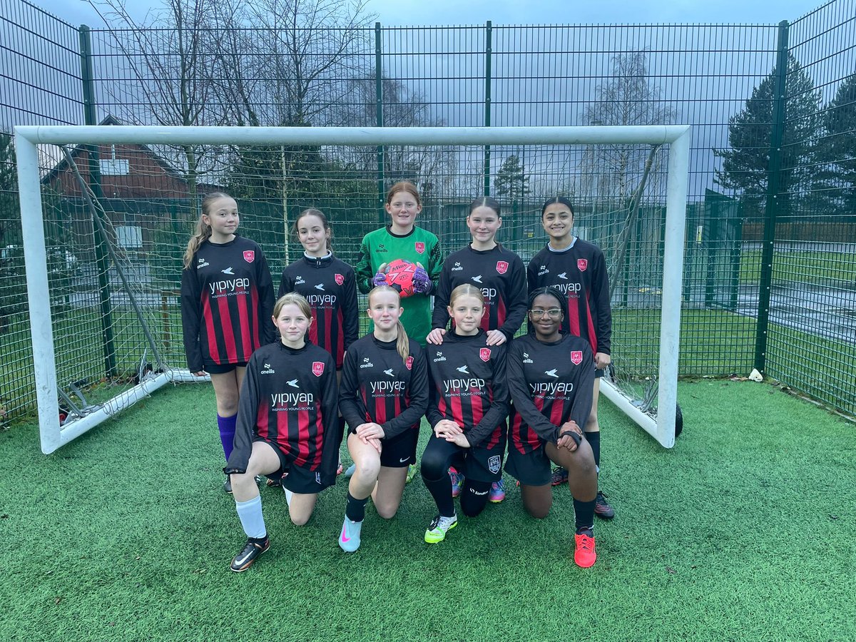 Congratulations to our U13 football team who came Runners Up in Oldham round of the EFL girls cup! ⚽️🥈Special mention to Niamh for being awarded girl of the tournament 👏 #teamnewman <a href="/MrsKP_Newman/">Mrs Phillips</a> <a href="/NewmanRCCollege/">Newman Catholic College</a>
