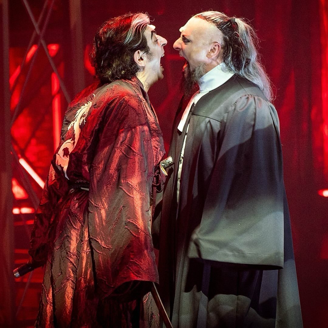 Başrolünde Okan Bayülgen ve Hayko Cepkin’in oynadığı “Drakula” 28 Ocak’ta Congresium Ankara sahnesinde! 🎭