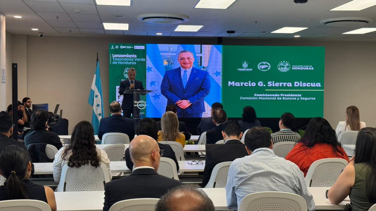 cnbshonduras's tweet photo. El Gobierno de la Presidenta Xiomara Castro, a través de la CNBS, lanzó la Taxonomía Verde de Honduras 2025, una herramienta que impulsará inversiones sostenibles y fortalecerá la respuesta del sistema financiero ante el cambio climático.

Este esfuerzo fue desarrollado en coordinación con SERNA, SAG, SEFIN, BCH, ICF y la CNBS, con el apoyo técnico de la IFC del Grupo Banco Mundial, el respaldo del Gobierno de España y la participación del sector privado a través de FUNDAHRSE.

Honduras avanza hacia un modelo de desarrollo sostenible y resiliente.

#CNBSHonduras #GobiernoDeHonduras #XiomaraCastro #TaxonomíaVerdeHN #SostenibilidadFinanciera #FinanzasVerdes #CambioClimático #HondurasSostenible