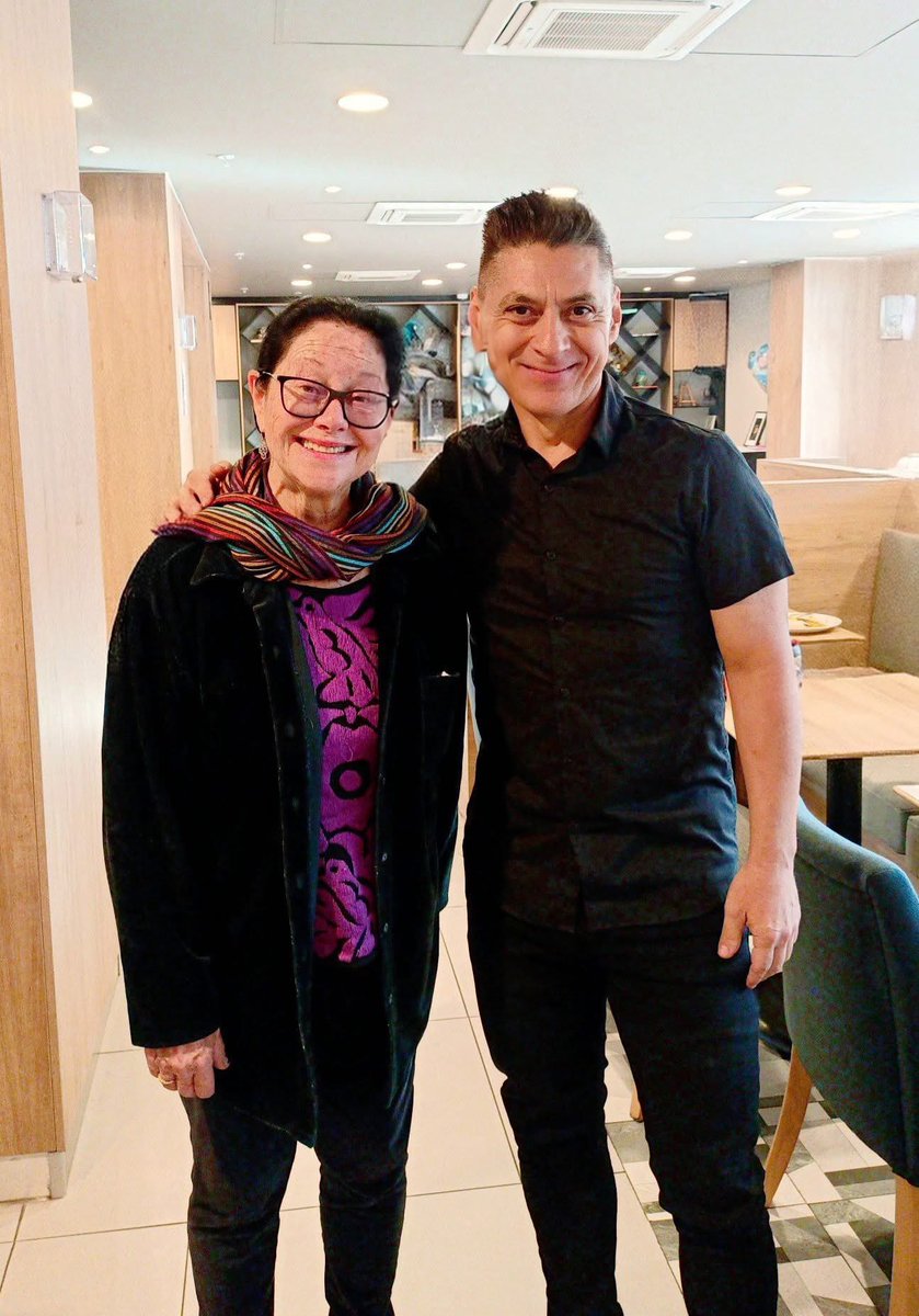 Verla me alegra 😍

Amo cuando no lleva maquillaje 🥹🖤

📸: FB Francisco Caballero