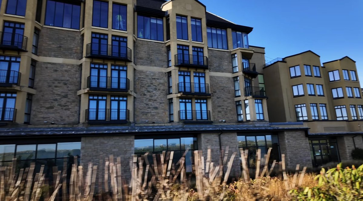 I’m filming another review of a Railway Hotel - one of the former British Transport Hotels.

It’s famous across the world, but for something else! Most people staying there probably have no idea it was a Railway Hotel.

Can’t wait to share this one with you.