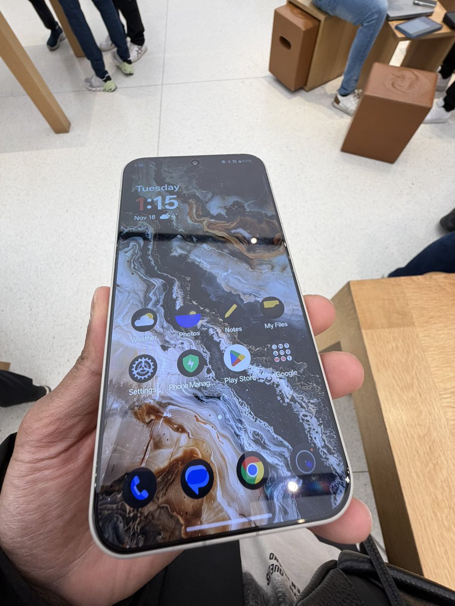 RjeyTech's tweet image. Very thin bezels.