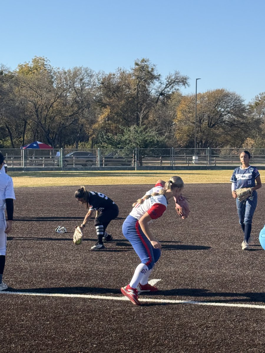 Our girls really showed out last weekend in Burleson Back to back shortstop homeruns! They also performed well at the camp! Pictured: <a href="/LaineeySD/">Laineey Simpson Douglas, 2028</a> working backhands in the middle infield group!