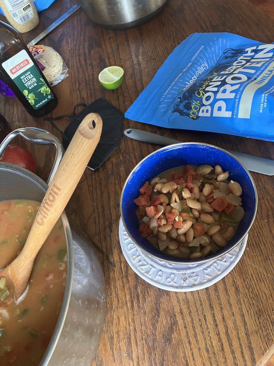 CliftonHart8's tweet image. VEG-AN CHILI + EXPENSIVE SHOT OF BONE SPUR PROTEIN OKLAHOMA STYLE!

$3 #SINGLESERVING #COOKBOOK