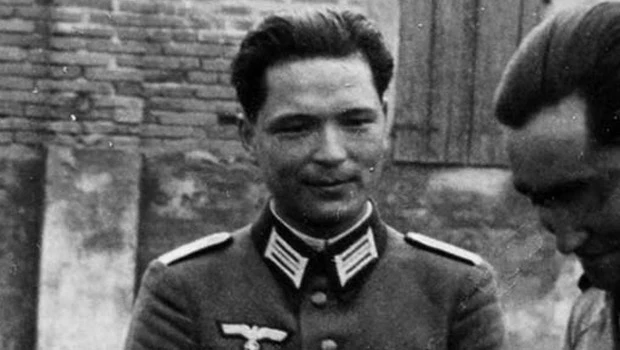 CIA ajanı Ruzi Nazar:

“Kürdistan'ı kurmak istiyorsak, kürtleri kışkırtmak en kolay iş!

Zor olan, Türkleri uyutacak birilerini bulmaktır!

Bize iki adam lazım; biri dindar müslümanları uyutacak, diğeri milliyetçilere ninni söyleyecek.”